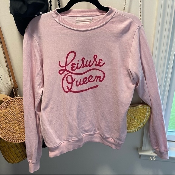 𝅺LEISURE Queen pink pullover - Picture 1 of 4